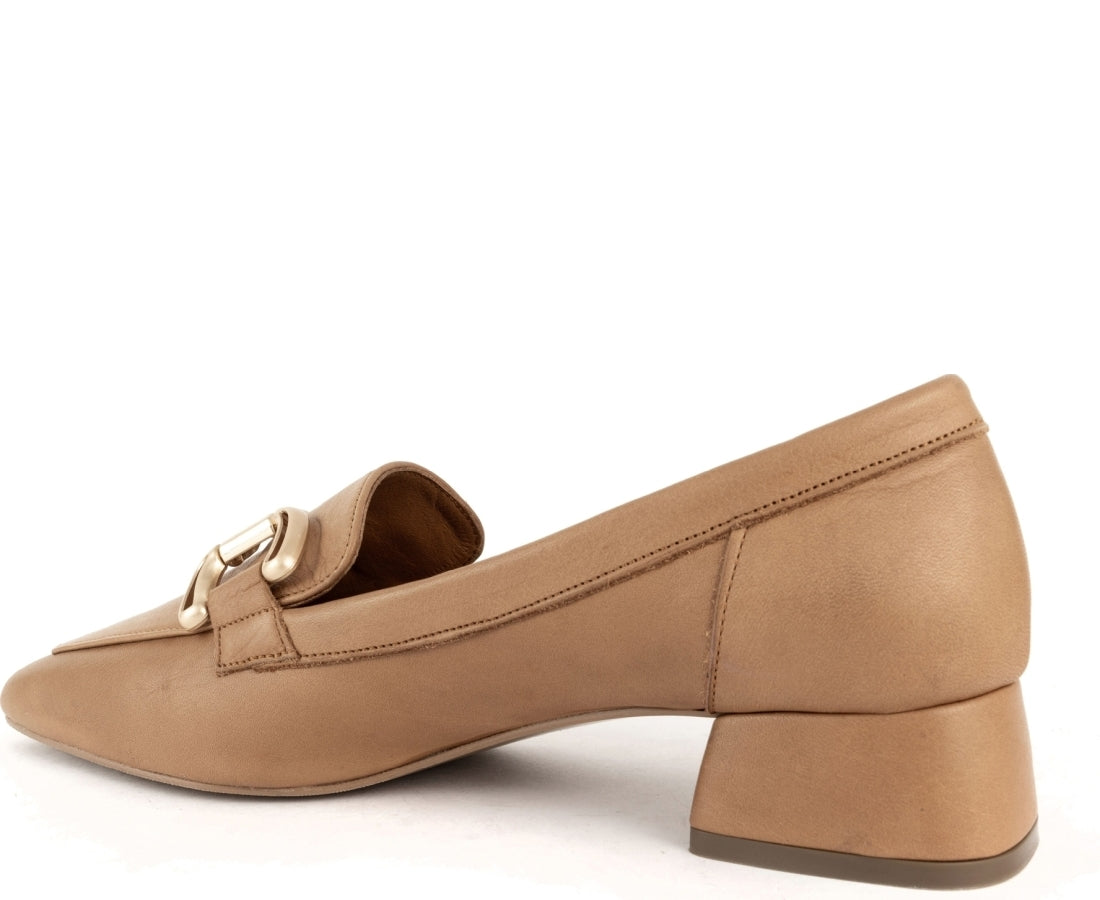 brown classic closed pumps