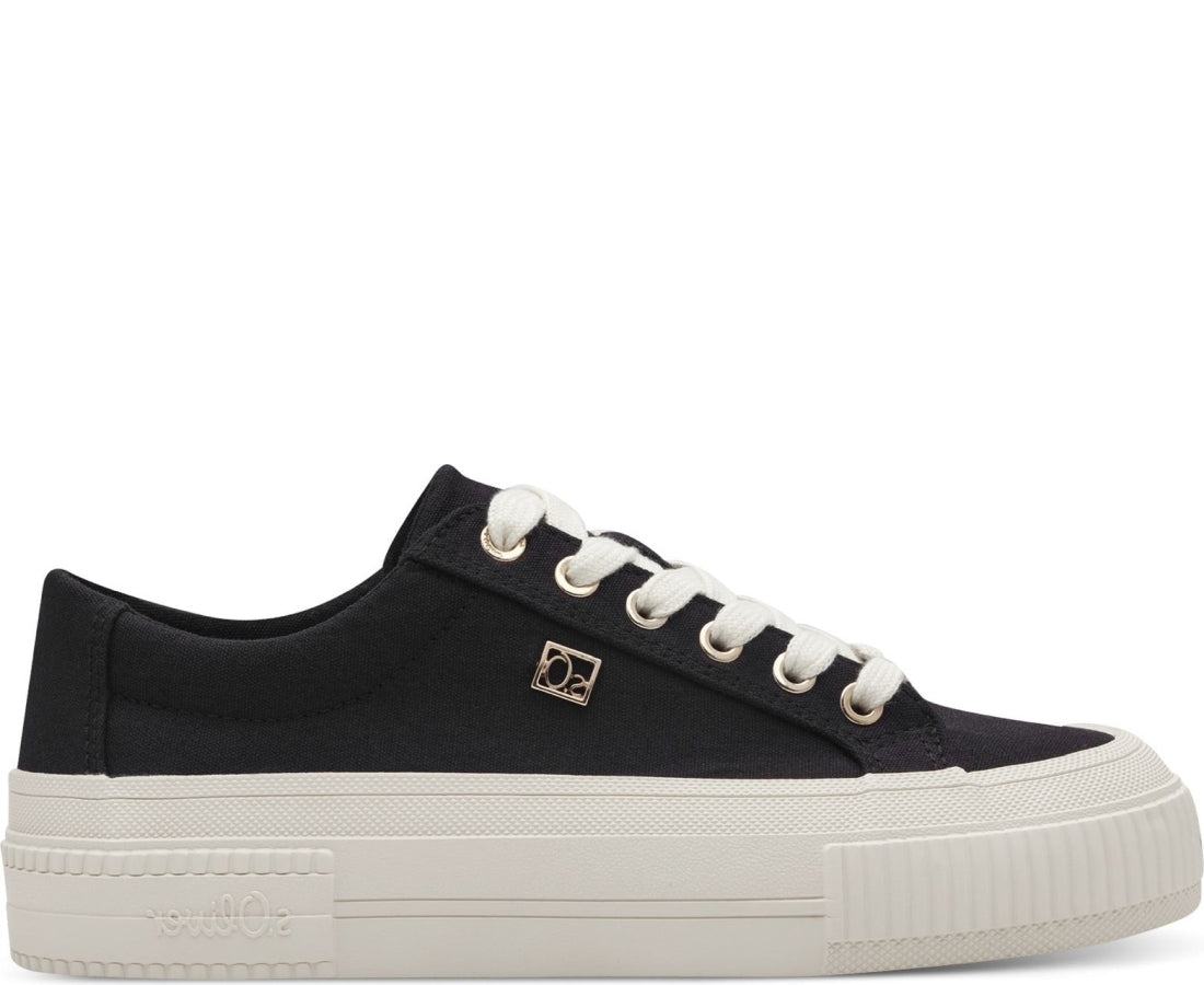 women laceup trainers