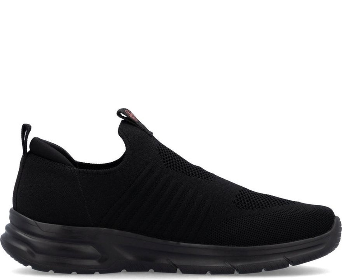 black casual closed sport shoe