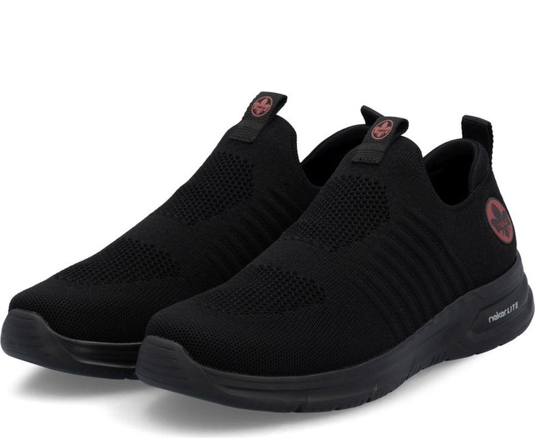 black casual closed sport shoe