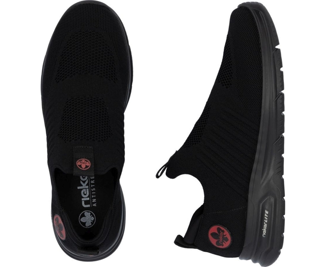 black casual closed sport shoe