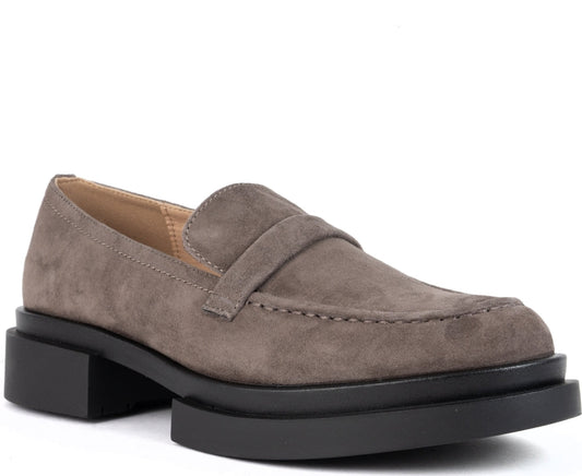 brown elegant closed loafers