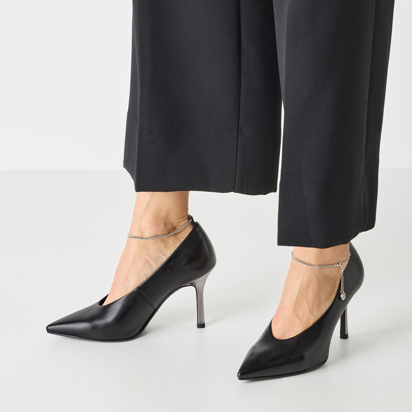 Women's Black Dress Pumps