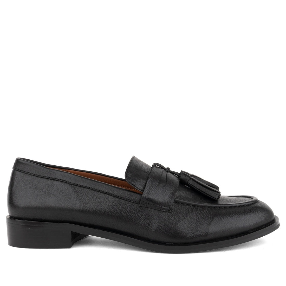 black casual closed loafers