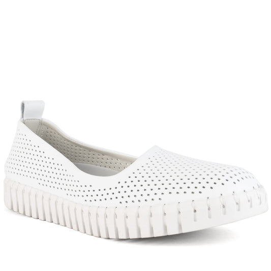 white casual closed ballerinas