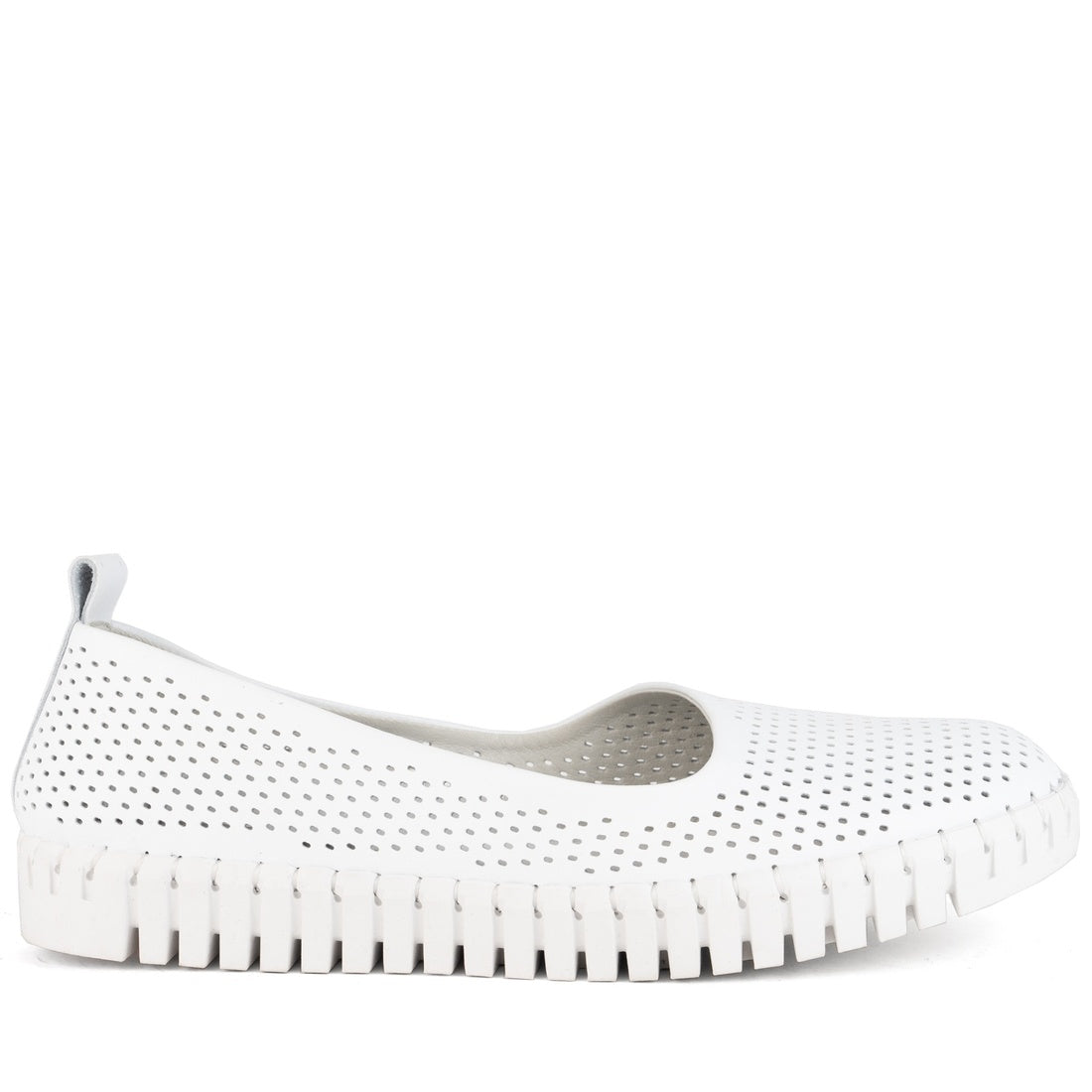 white casual closed ballerinas