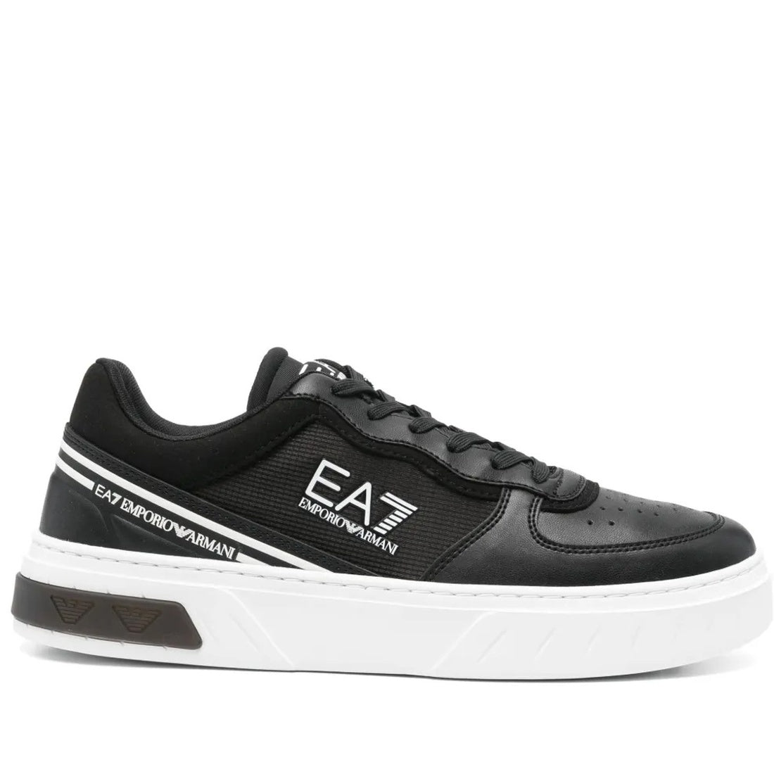black casual closed sneaker
