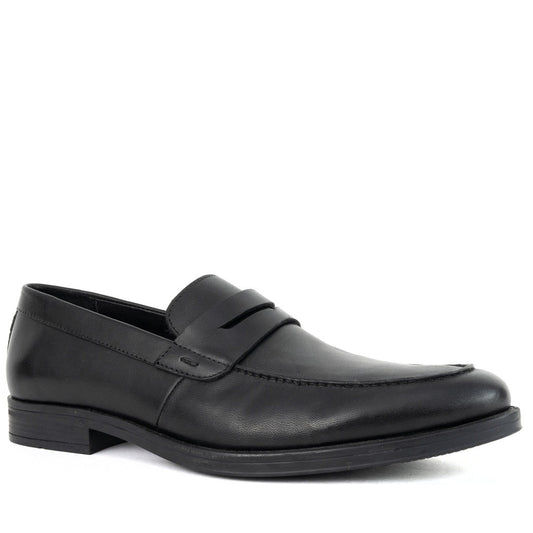 black classic closed mocasins