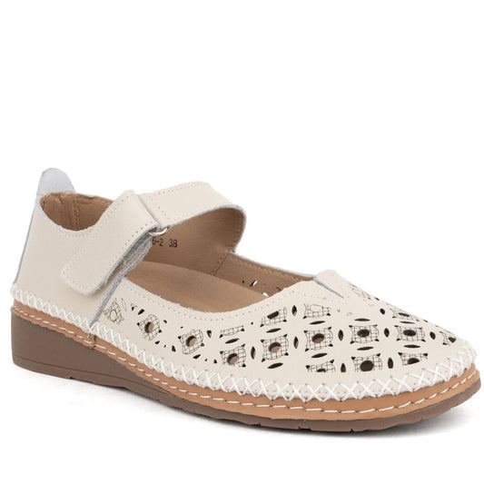 beige casual closed ballerinas
