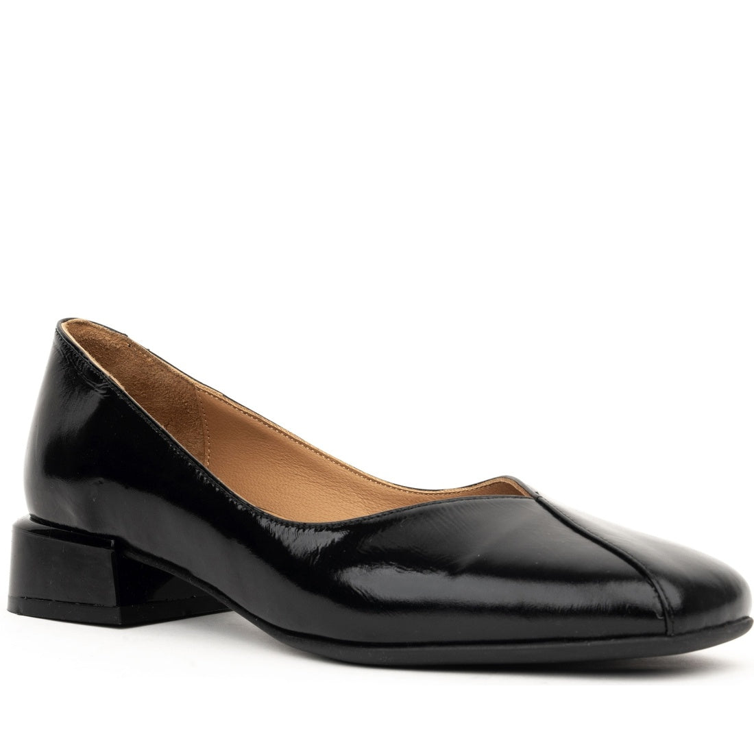 black classic closed pumps