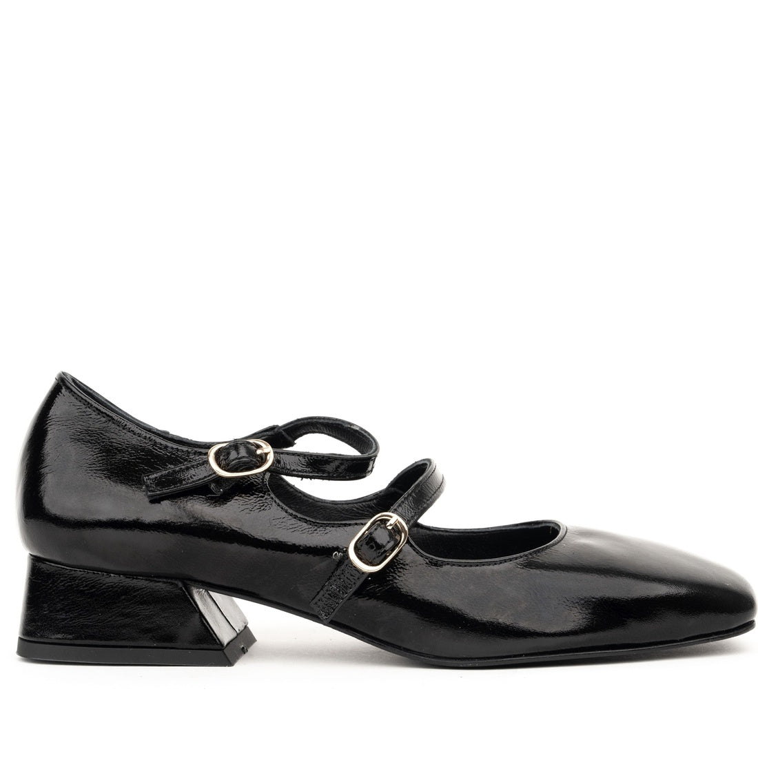 black classic closed pumps