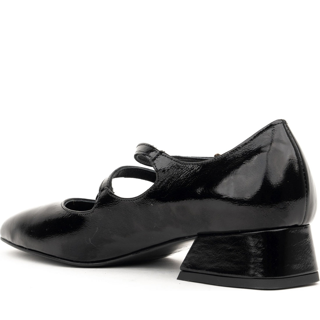 black classic closed pumps