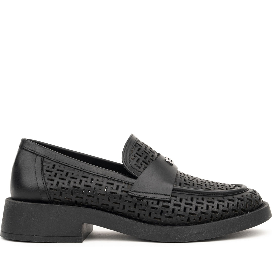 black casual closed loafers