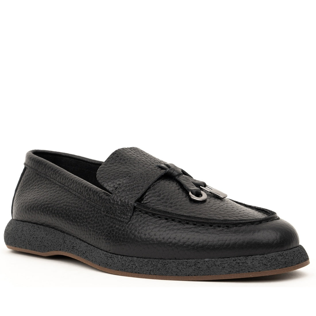 black casual closed loafers