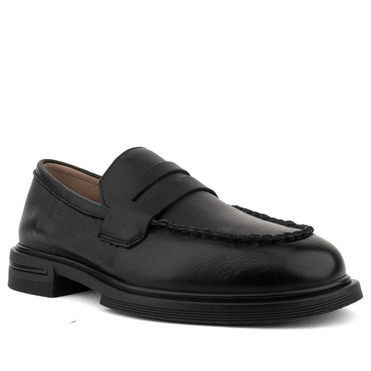 black casual closed loafers