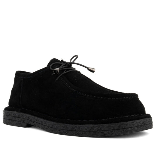 black casual closed mocasins