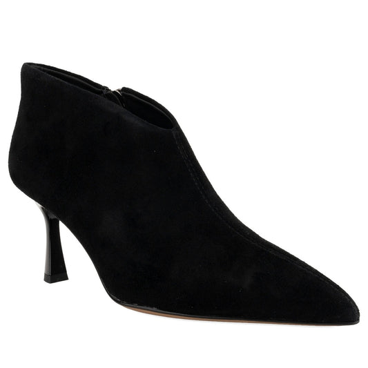 black elegant closed pumps