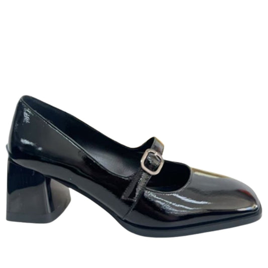 black casual closed pumps