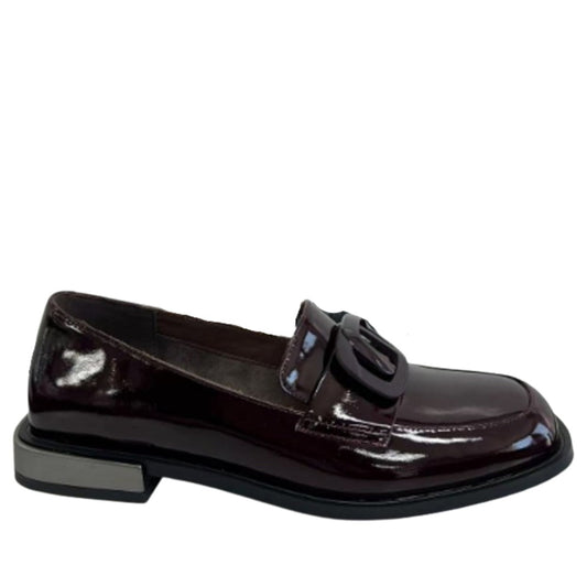 black casual closed loafers