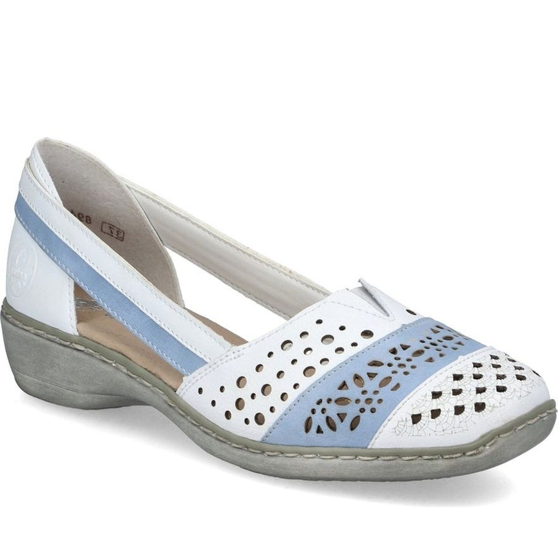 white casual closed ballerinas