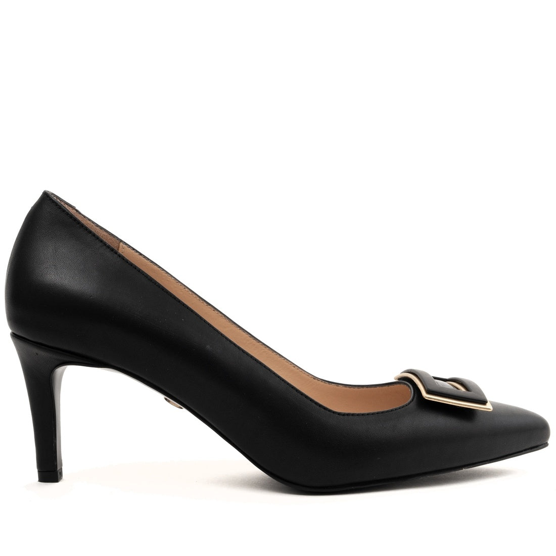 black classic closed pumps