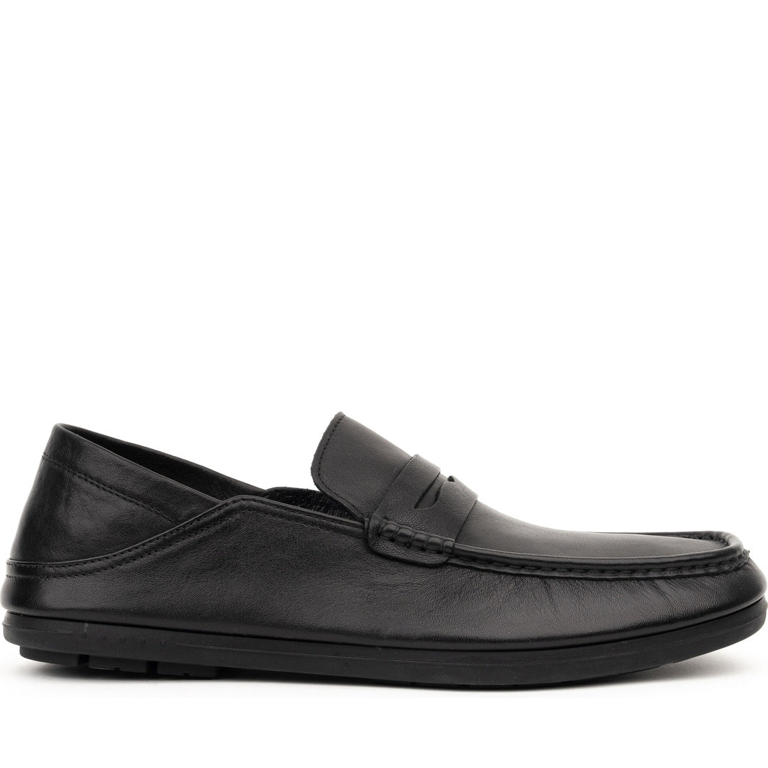 black casual closed mocasins
