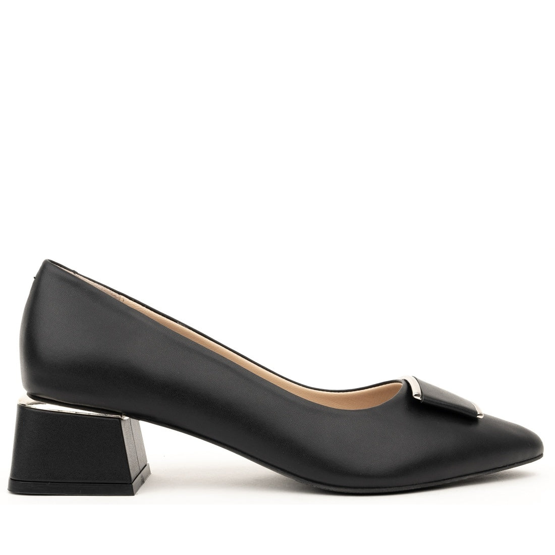 black classic closed pumps